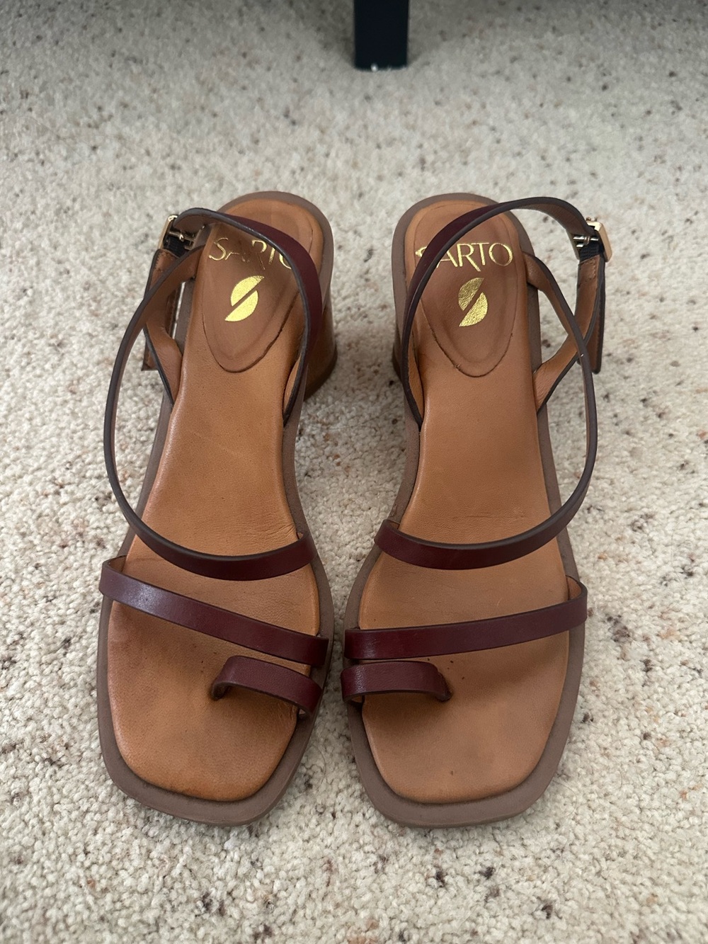 SARTO By Franco Sarto Brown Leather Strappy Toe-Loop Sandals